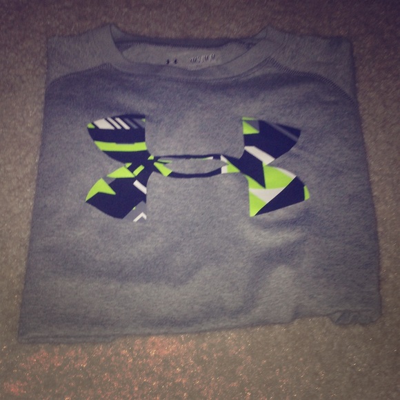Youth medium under armour shirt.