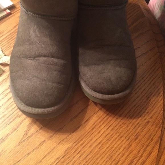 🚫sold 🚫Ugg Bailey Button Gray Women's size 8 - Picture 4 of 4
