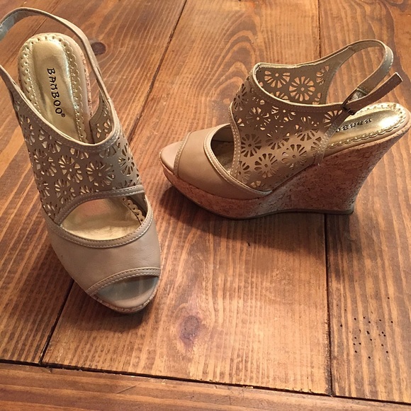 TAN LEATHER AND CORK WEDGES | SZ 8