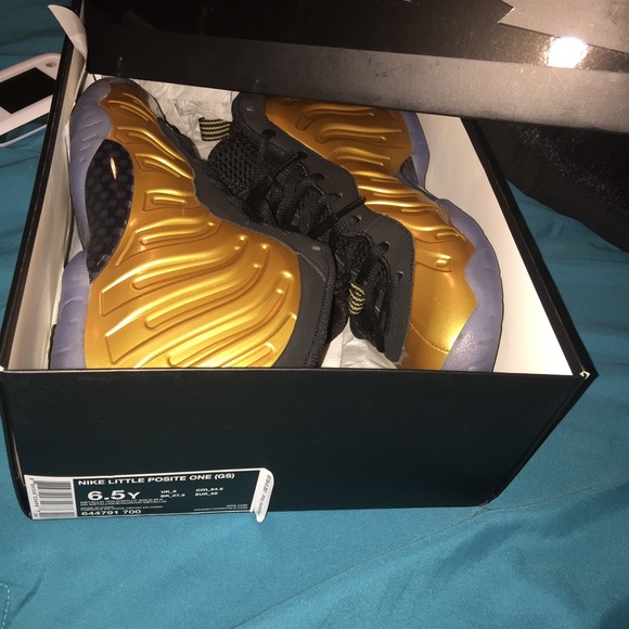 Gold foams
