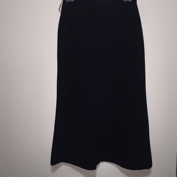 Amazing pure black skirt