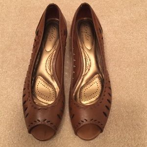 Light brown 1" peep toe wedges