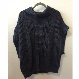 Sarah Pacini chunky cable knit poncho