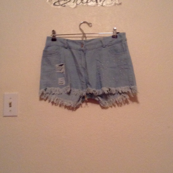Size 6 light wash with fringe and pearls - Picture 1 of 2