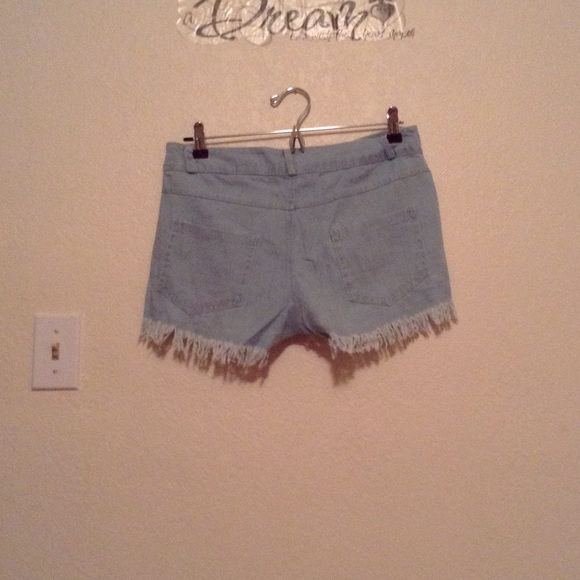 Size 6 light wash with fringe and pearls - Picture 2 of 2