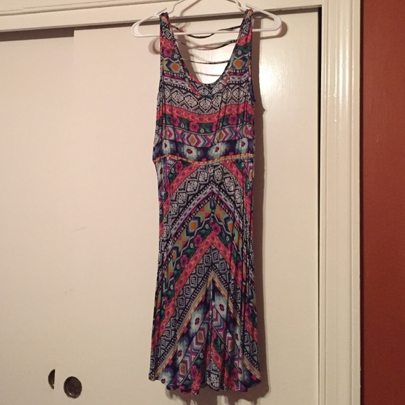 Beautiful, Fun, Hawaiian Dress - Picture 3 of 4