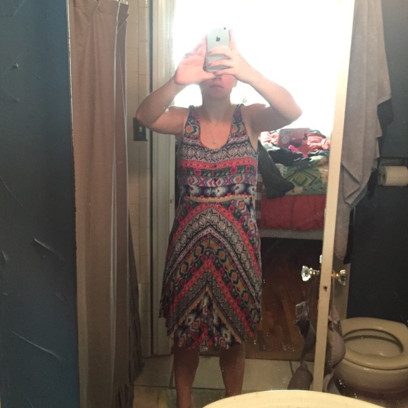 Beautiful, Fun, Hawaiian Dress - Picture 4 of 4