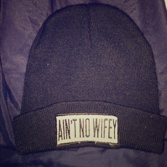 Aint No Wifey beanie