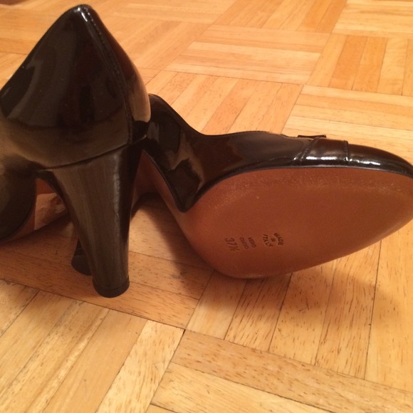 New Moschino black patent leather pumps. Size 7.5 - Picture 3 of 4