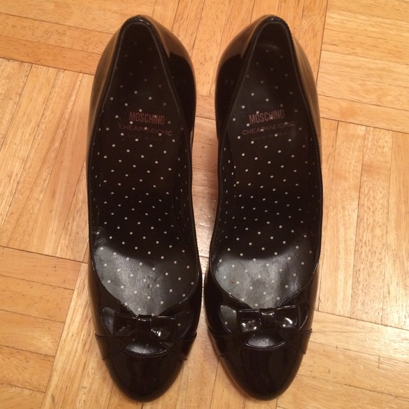 New Moschino black patent leather pumps. Size 7.5 - Picture 4 of 4