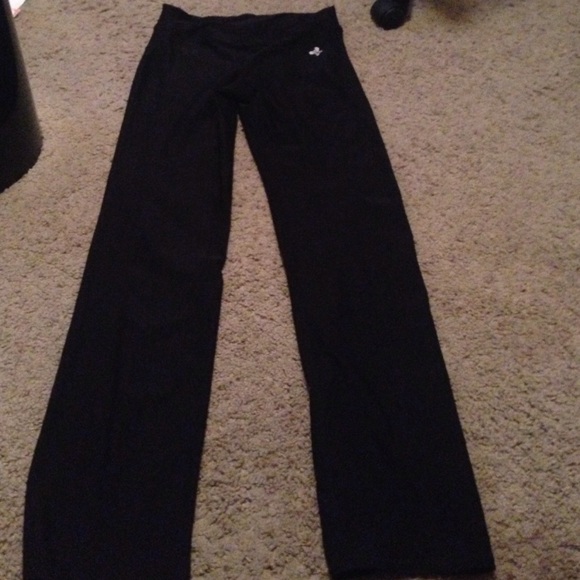 Black yoga pants