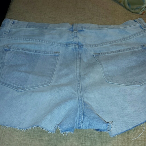 GAP High Rise Cut-Offs - Picture 3 of 4