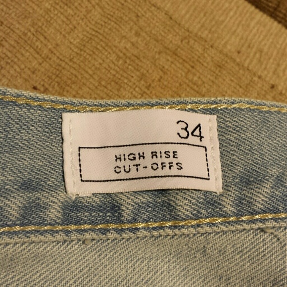 GAP High Rise Cut-Offs - Picture 4 of 4