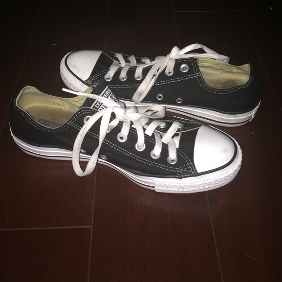 Tillys Converse black and white