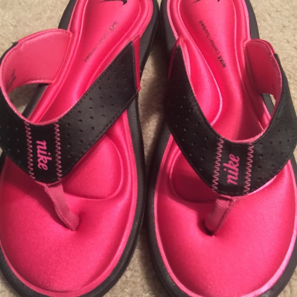 SOLD! Nike comfort foot bed thong flip flop - Picture 3 of 4