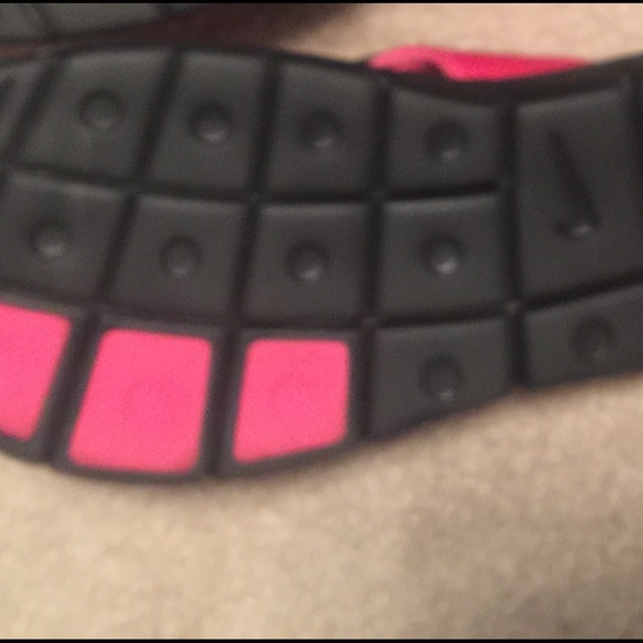 SOLD! Nike comfort foot bed thong flip flop - Picture 4 of 4