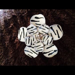 Zebra ring