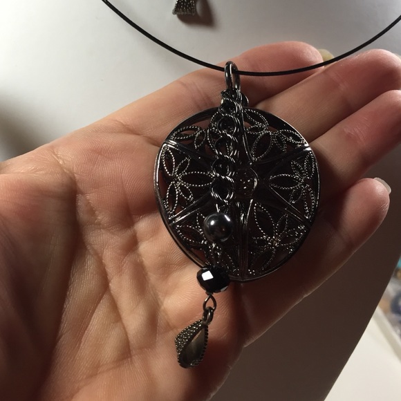 M11 Hematite,Swarovski beads, choker/earrings set - Picture 4 of 4