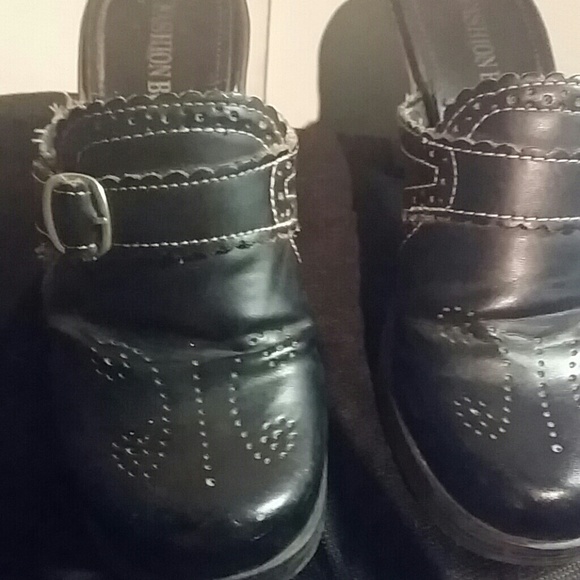 Clogs - Picture 2 of 2