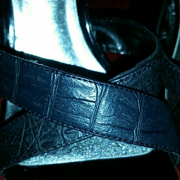 Black wedge shoe - Picture 3 of 4