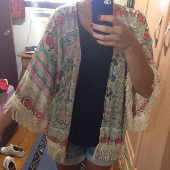 Blossom Kimono - Picture 2 of 2