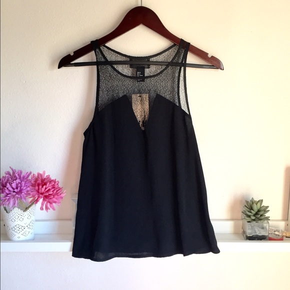 🔴SOLD🔴Stunning black top 💫