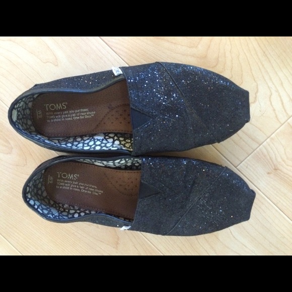 Black glitter toms