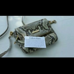 Calvin Klein Peeble Leather crossbody