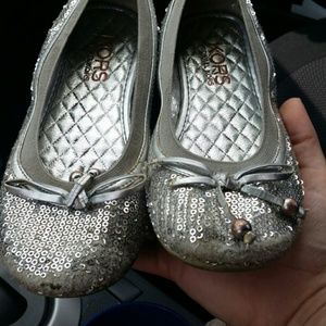 Girl Michael kors silver flats