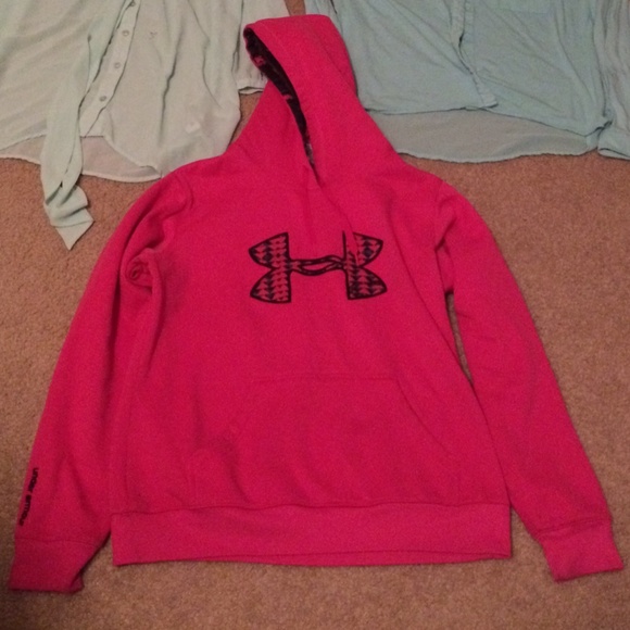 Under armour sweatshirt