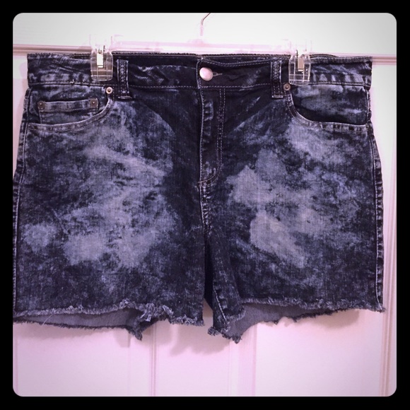 Forever 21 acid wash shorts!