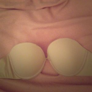 Nude strapless bra no straps