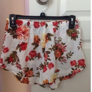 NWOT floral short - M