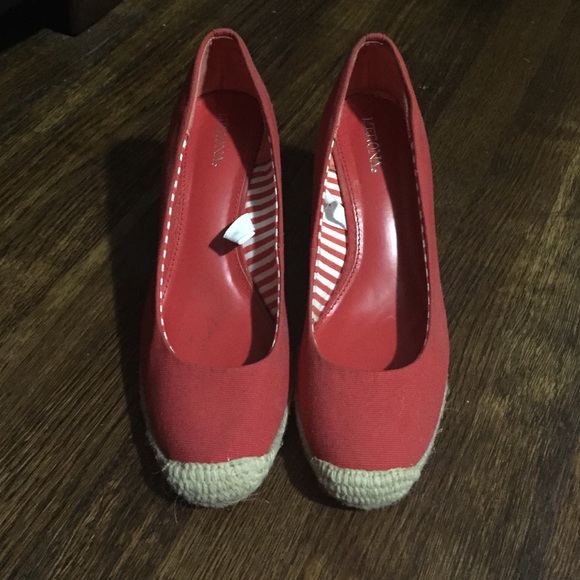 Canvas Red Wedges Size 6 1/2