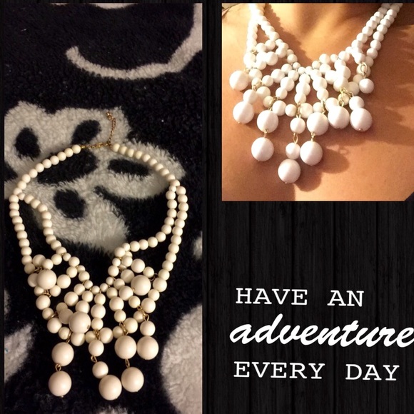 Gorgeous Beaded pearl necklace.