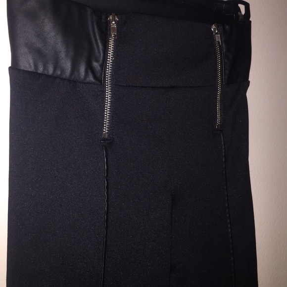 Double zipper black leather leggings