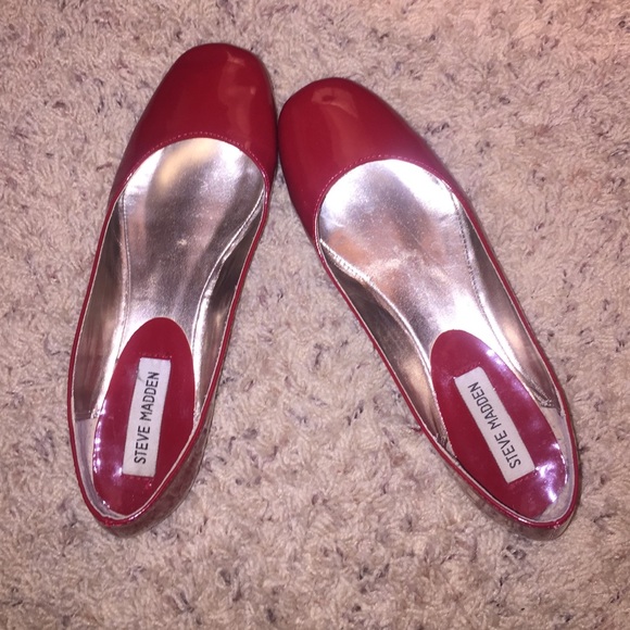 Steve Madden red leather flats