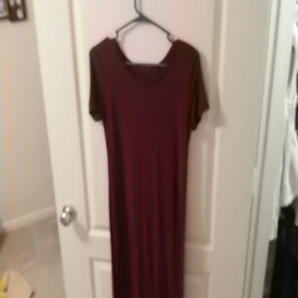 Maroon maxi dreas