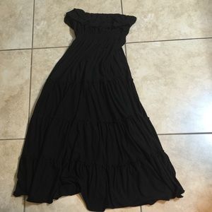 Summer dress with ruffles on the chest/black
