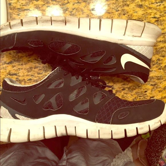 Black and White Nike free run