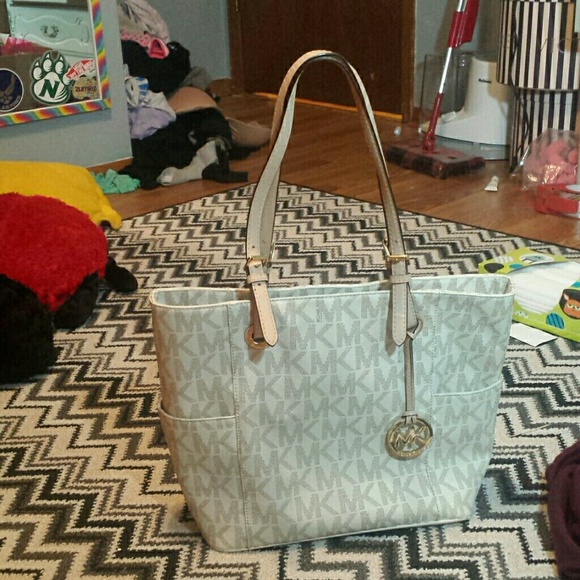 MK VANILLA JET SET TOTE BAG
