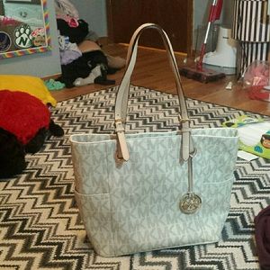 MK VANILLA JET SET TOTE BAG