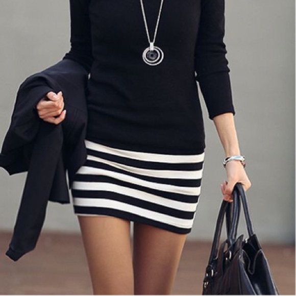 Forever 21 Dresses & Skirts - Forever 21 B&W Stripe Skirt