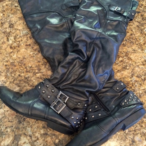 Slouch black boots