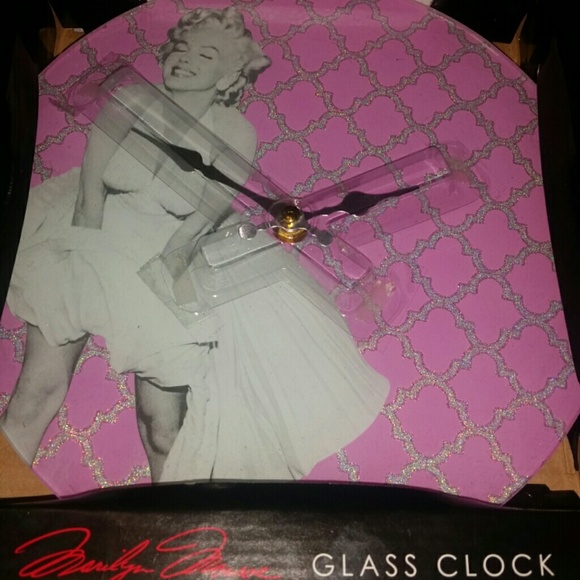 MARILYN MONROE CLOCK