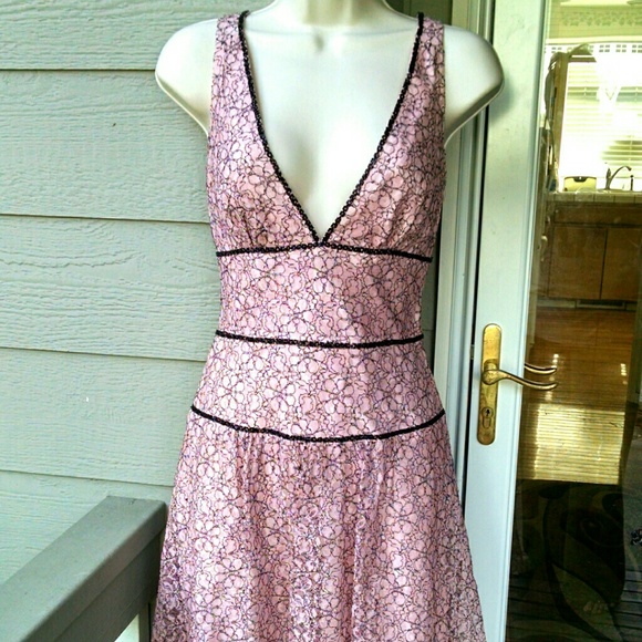 LAUNDRY V-NECK TANK DRESS SIZE 4