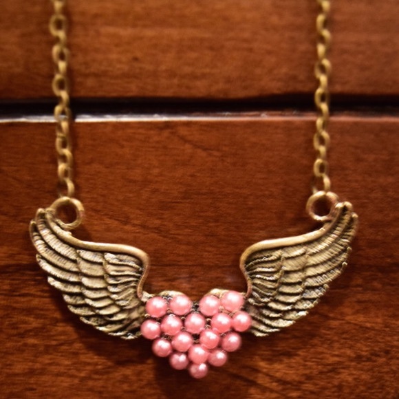 Flying Pearl Heart Chain Necklace - Picture 2 of 3