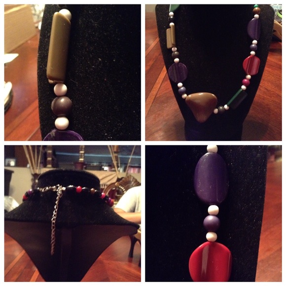 Multi-Color Fashion Necklace - Picture 2 of 2