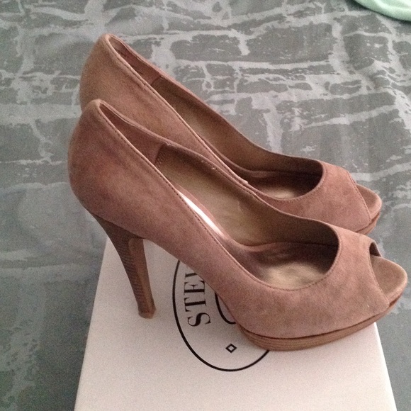 Steve Madden taupe suede heels - Picture 3 of 3