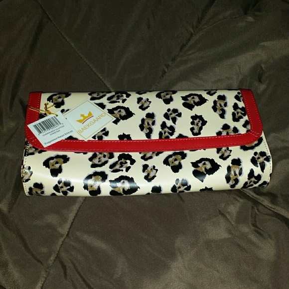 Baekgaard Handbags - 🚨LAST CHANCE Cheetah/ Leopard Clutch NWT